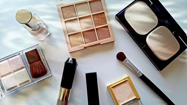 眉用コンシーラーって？「ぼんやり眉」が見違える使い方とポイント